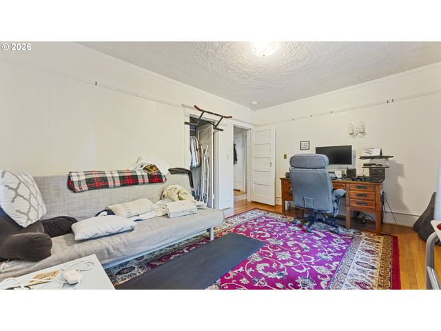 2333 Ne SCHUYLER St, Portland, OR 97212