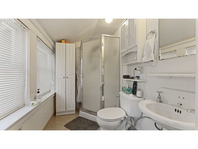 2333 Ne SCHUYLER St, Portland, OR 97212