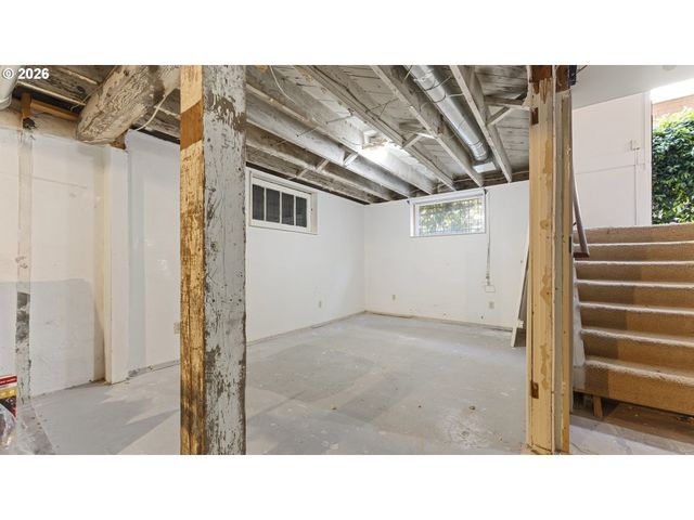 2333 Ne SCHUYLER St, Portland, OR 97212