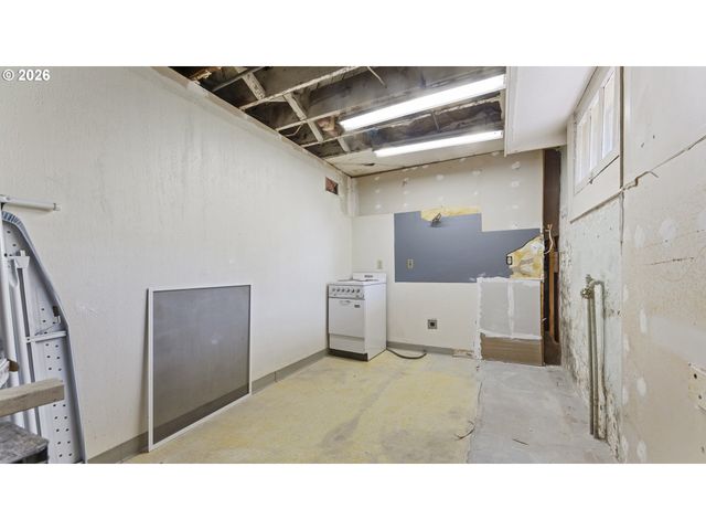 2333 Ne SCHUYLER St, Portland, OR 97212