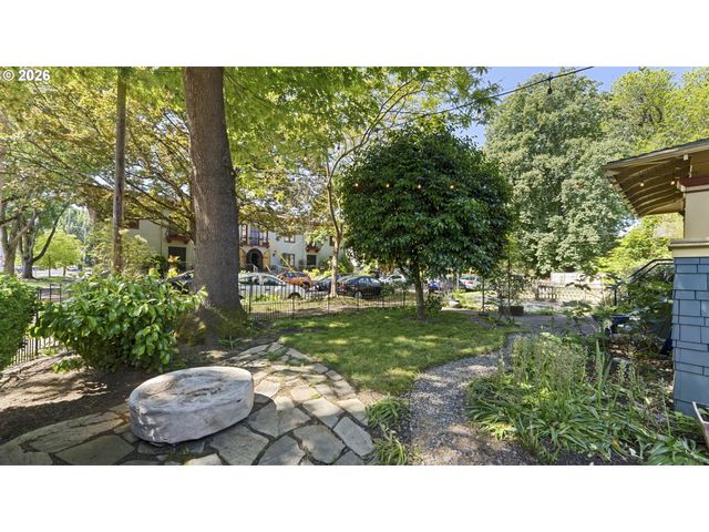 2333 Ne SCHUYLER St, Portland, OR 97212