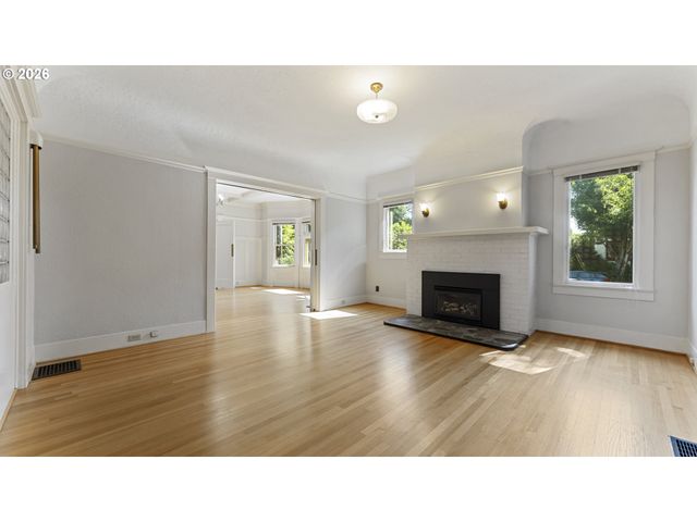 2333 Ne SCHUYLER St, Portland, OR 97212