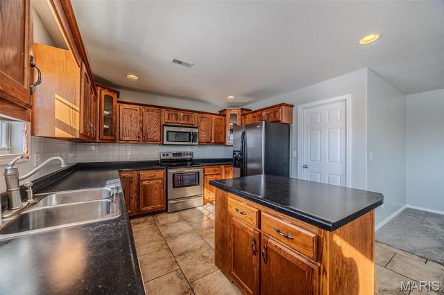 20517 Luna Road, Waynesville, MO 65583