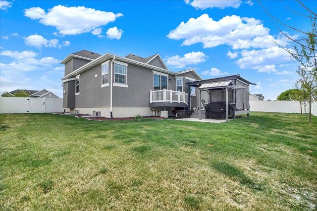 2449 N SARUS CRANE DR, Clinton, UT 84015