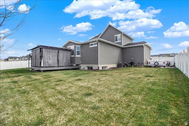 2449 N SARUS CRANE DR, Clinton, UT 84015
