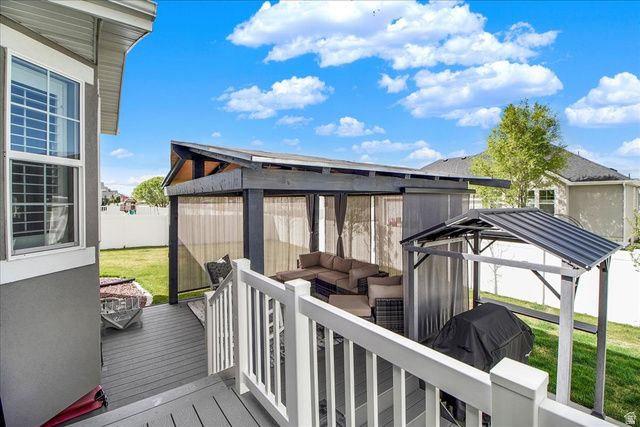 2449 N SARUS CRANE DR, Clinton, UT 84015