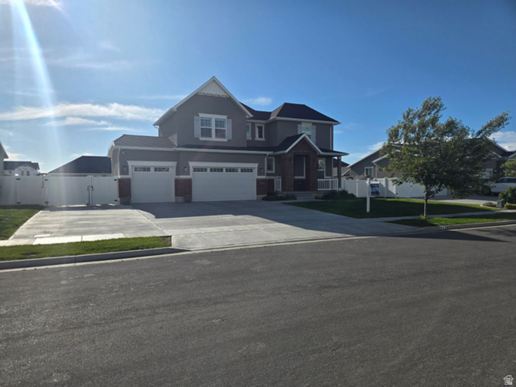 2449 N SARUS CRANE DR, Clinton, UT 84015