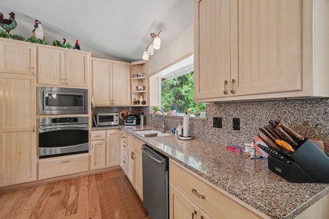 19484 Deerwood Dr, Volcano, CA 95689