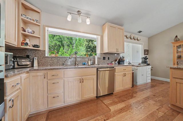 19484 Deerwood Dr, Volcano, CA 95689