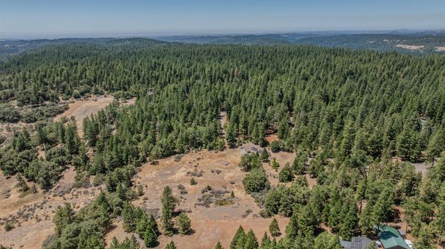 19484 Deerwood Dr, Volcano, CA 95689