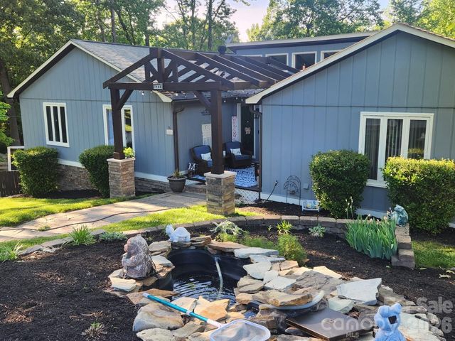 7108 Hollyhouse Drive, Charlotte, NC 28215
