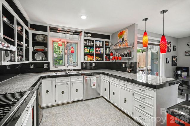 7108 Hollyhouse Drive, Charlotte, NC 28215