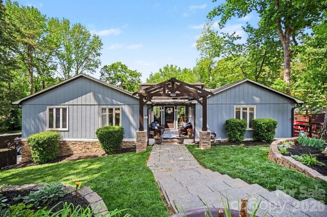7108 Hollyhouse Drive, Charlotte, NC 28215