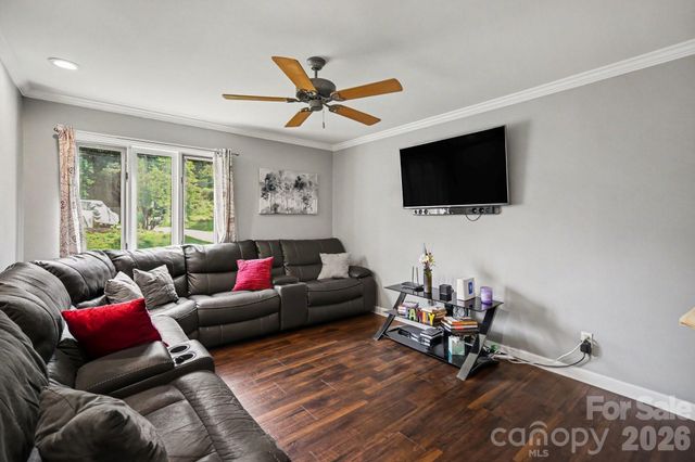 7108 Hollyhouse Drive, Charlotte, NC 28215