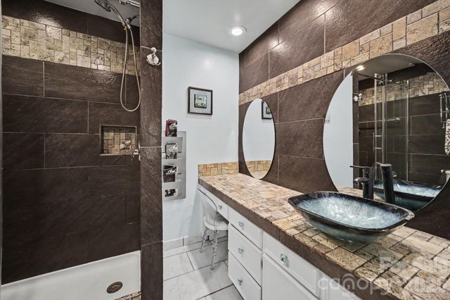 7108 Hollyhouse Drive, Charlotte, NC 28215