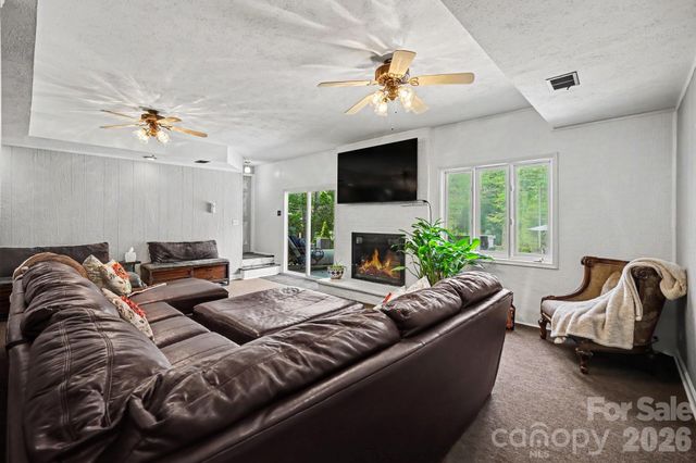 7108 Hollyhouse Drive, Charlotte, NC 28215