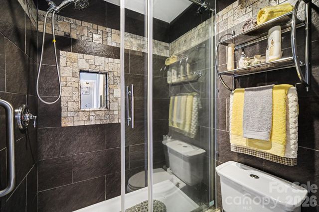 7108 Hollyhouse Drive, Charlotte, NC 28215