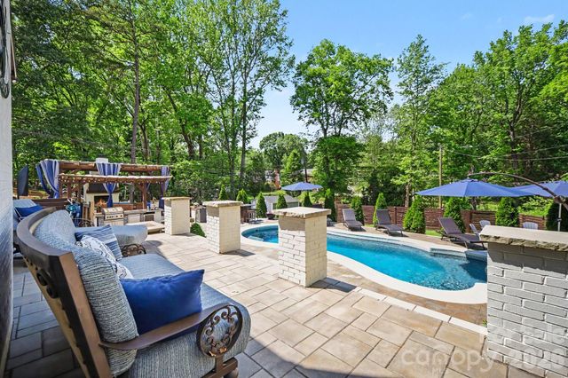 7108 Hollyhouse Drive, Charlotte, NC 28215