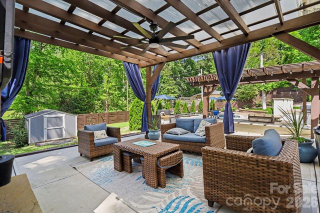 7108 Hollyhouse Drive, Charlotte, NC 28215