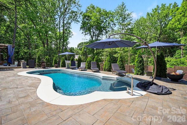 7108 Hollyhouse Drive, Charlotte, NC 28215