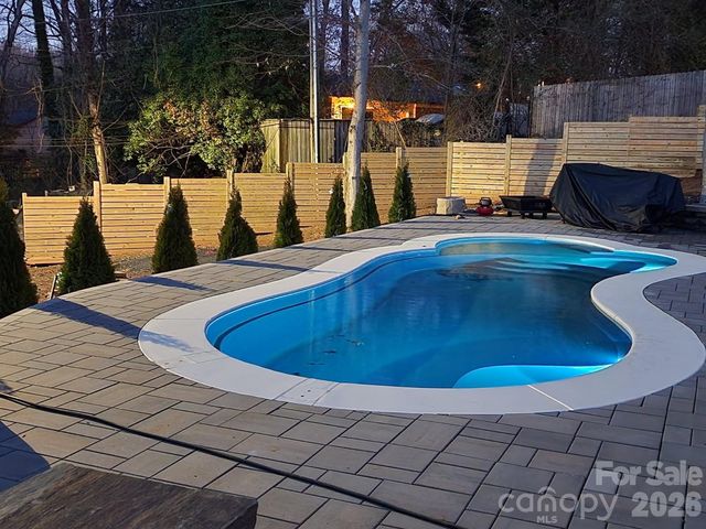 7108 Hollyhouse Drive, Charlotte, NC 28215