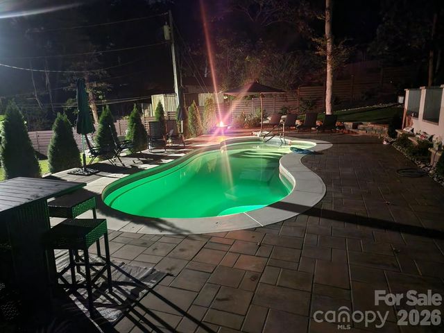 7108 Hollyhouse Drive, Charlotte, NC 28215