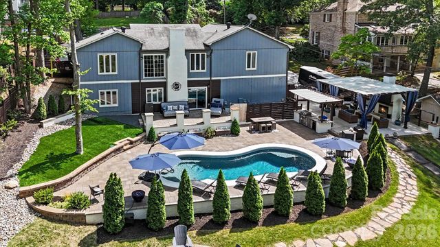 7108 Hollyhouse Drive, Charlotte, NC 28215