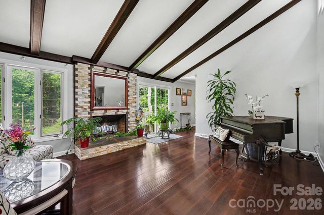 7108 Hollyhouse Drive, Charlotte, NC 28215