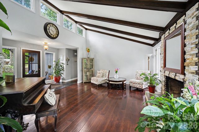 7108 Hollyhouse Drive, Charlotte, NC 28215