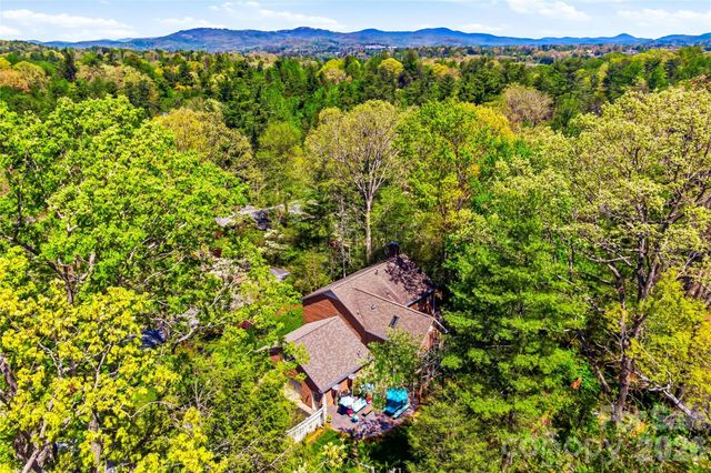 1218 Everette Place, Hendersonville, NC 28791