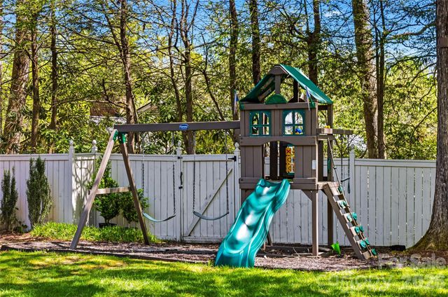 1218 Everette Place, Hendersonville, NC 28791