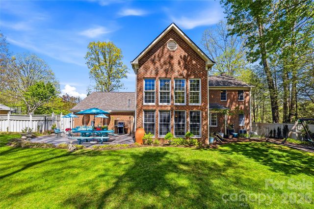 1218 Everette Place, Hendersonville, NC 28791