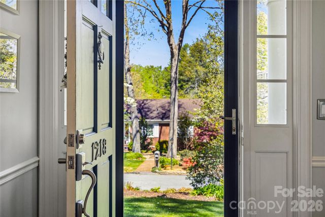 1218 Everette Place, Hendersonville, NC 28791