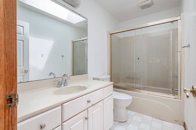 5261 Oakbrook Drive, Saginaw, MI 48603