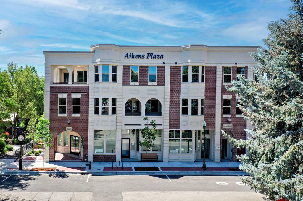 79 E Aikens Rd Apt #202, Eagle, ID 83616