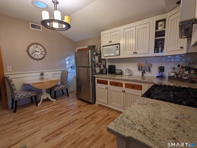 158 College Street 160A, Middletown, CT 06457