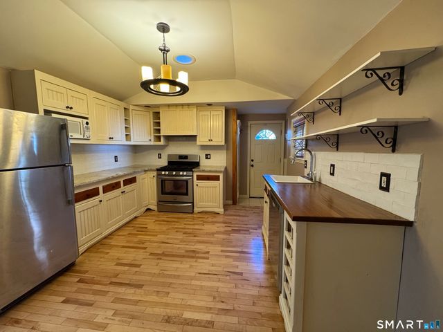 158 College Street 160A, Middletown, CT 06457