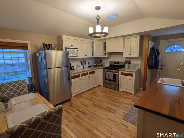 158 College Street 160A, Middletown, CT 06457