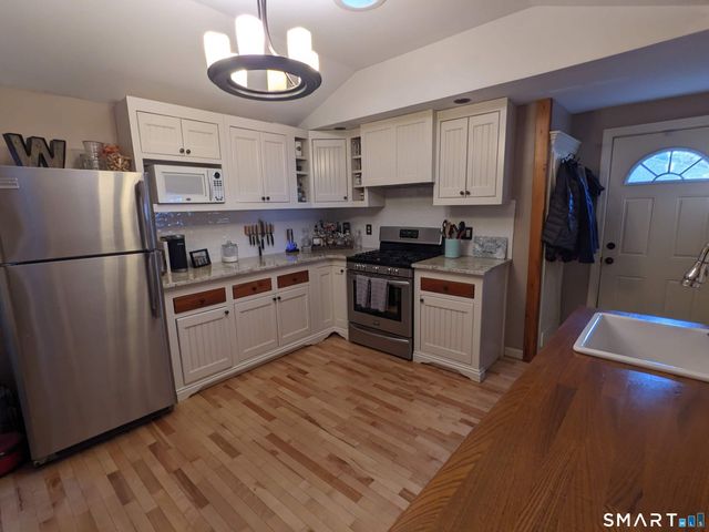 158 College Street 160A, Middletown, CT 06457