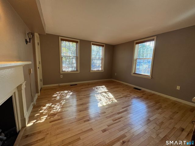158 College Street 160A, Middletown, CT 06457