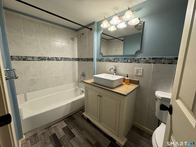 158 College Street 160A, Middletown, CT 06457