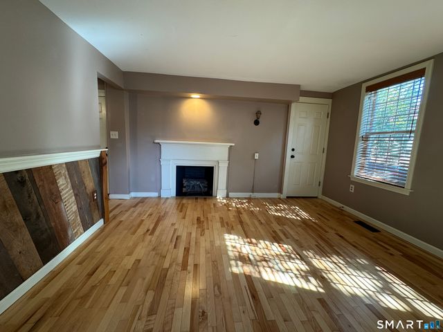 158 College Street 160A, Middletown, CT 06457