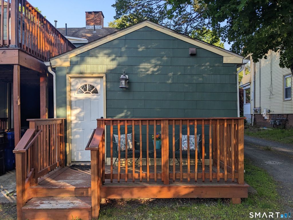 158 College Street 160A, Middletown, CT 06457