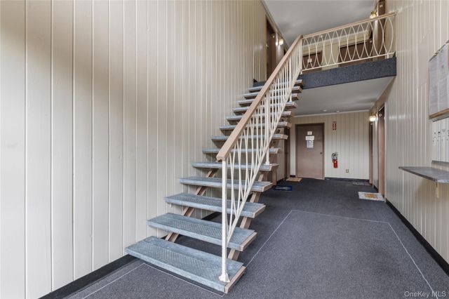 2 Woods End Circle E, Peekskill, NY 10566
