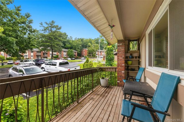 2 Woods End Circle E, Peekskill, NY 10566