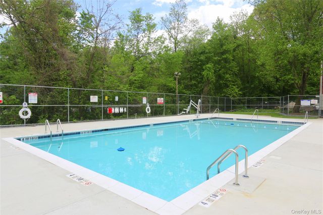 2 Woods End Circle E, Peekskill, NY 10566