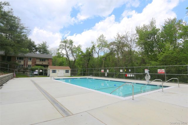 2 Woods End Circle E, Peekskill, NY 10566