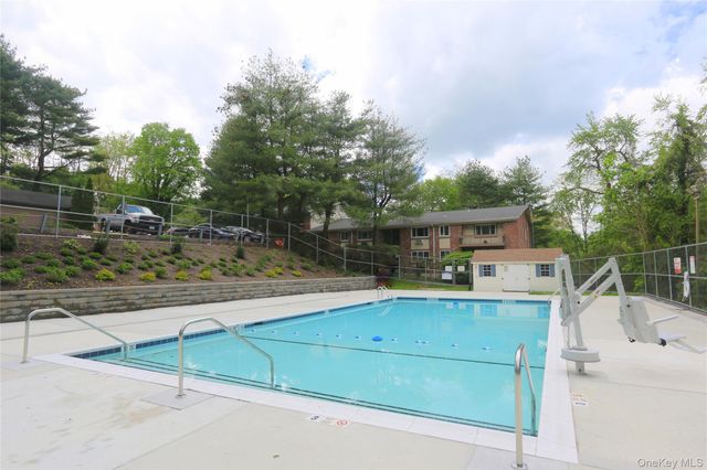2 Woods End Circle E, Peekskill, NY 10566