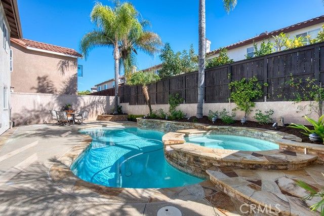12 Via Hacienda, Rancho Santa Margarita, CA 92688