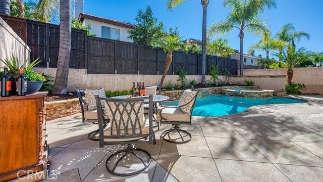 12 Via Hacienda, Rancho Santa Margarita, CA 92688